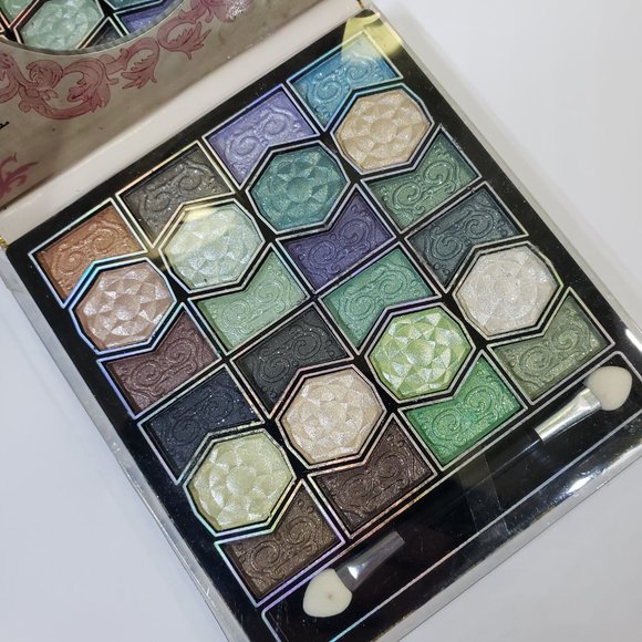 Kleancolor Psst! The Wanted Eyeshadow Palette - Criminally Glam - Picture 3 of 9